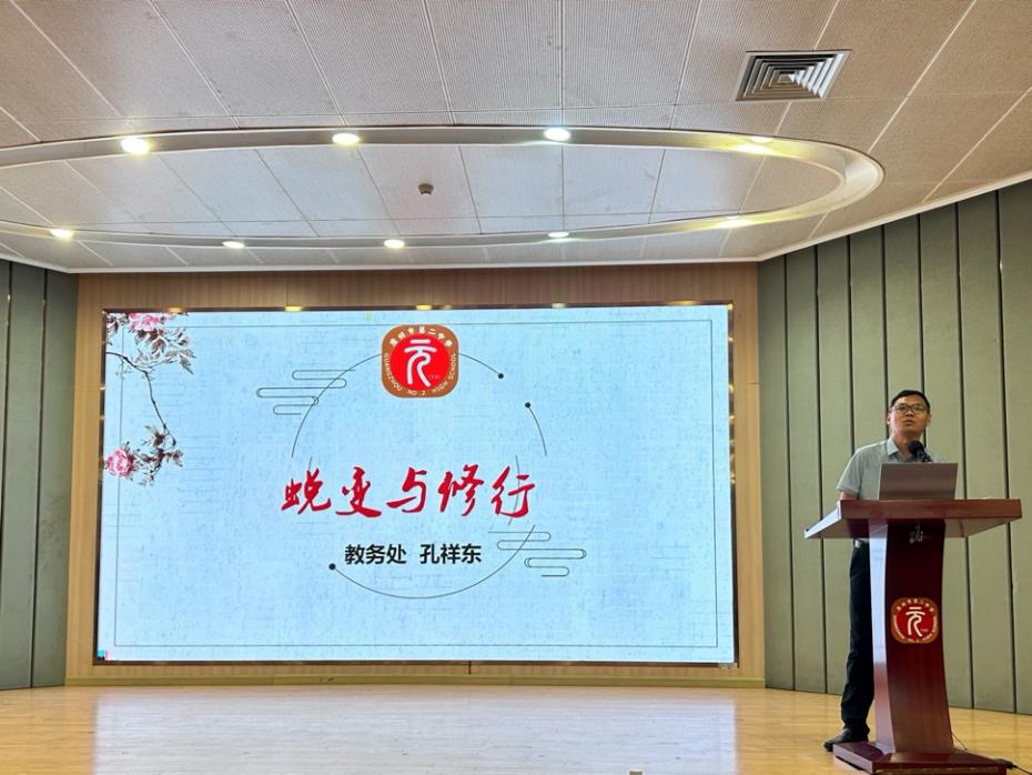 桌子上放满了不同类型的海报

低可信度描述已自动生成