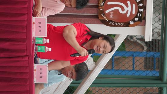 图27 年级主任赵汝梅老师作总结发言