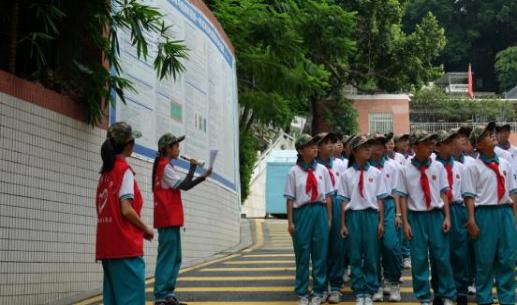 图12 学长带领认识校园